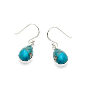 Oorbellen met gereconstitueerd natuurlijk turquoise, in 925 gerhodineerd zilver