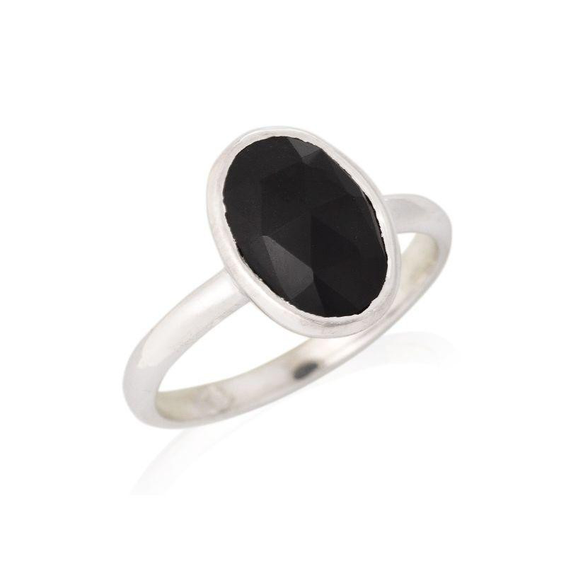 Ring with natural oval black onyx, in 925 rhodium silver