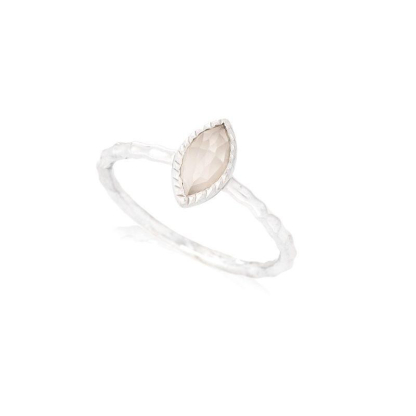 Anillo con piedra lunar lanzadera blanca natural, en plata 925 rodiada