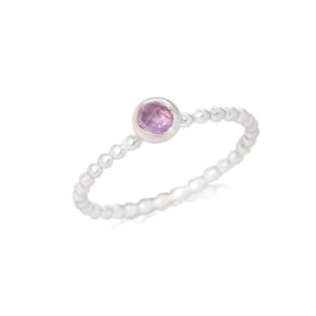 Ring met natuurlijke paarse amethist, in gerhodineerd zilver 925