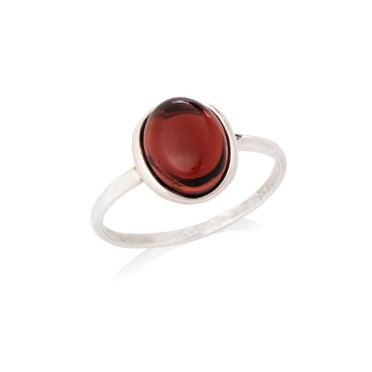 Ring mit ovalem natürlichem roten Granat, aus rhodiniertem Silber 925