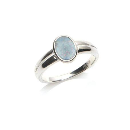 Anello con opale blu ovale doppietto australiano, in argento 925 rodiato