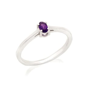 Ring met natuurlijke paarse amethist, in gerhodineerd zilver 925