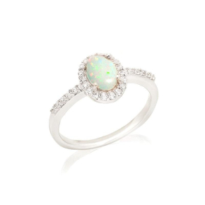 Anillo ovalado con ópalo y óxido de circonio, en plata 925 rodiada