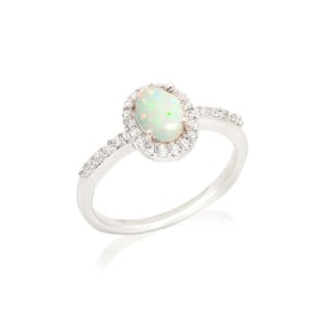 Ovale ring met opaal en zirkoniumoxide, in 925 gerhodineerd zilver