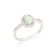 Anillo ovalado con ópalo y...