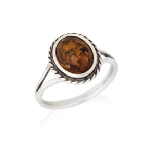 Anello con ambra cognac ovale del Mar Baltico, realizzato in argento invecchiato 925