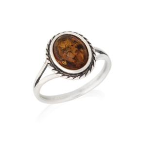 Ring met ovale Oostzeecognac-amber, gemaakt van verouderd zilver 925