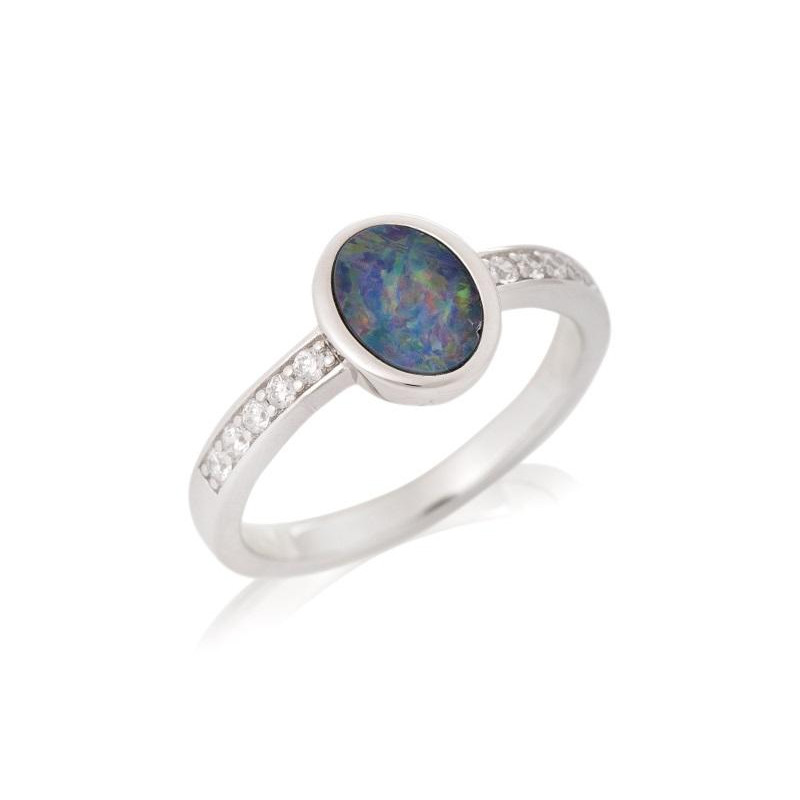 Bague avec opale doublet ovale et oxyde de zirconium, en argent rhodié 925