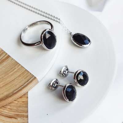 Grossiste de bijoux et d'accessoires - Boucles d'oreilles avec onyx noir naturel ovale, en argent rhodié 925/1000