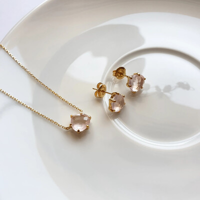 Wholesaler of jewelry and accessories - Heart stud earrings with natural rose quartz, in 925/1000 gold-plated silver