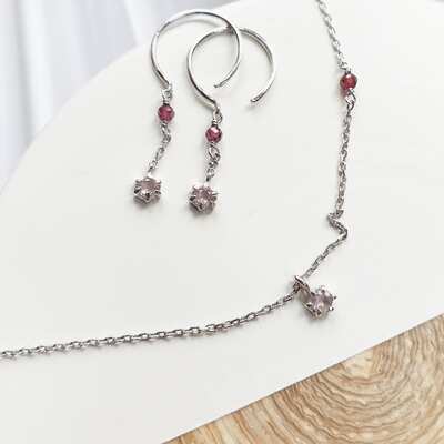 Wholesaler of jewelry and accessories - Necklace with rose quartz and garnet, in rhodium silver 925/1000, length 42 + 3 cm