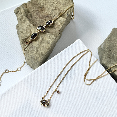 Grossiste de bijoux et d'accessoires - Bracelet avec quartz fumé et grenat, en argent doré 925/1000, longueur 15+3 cm