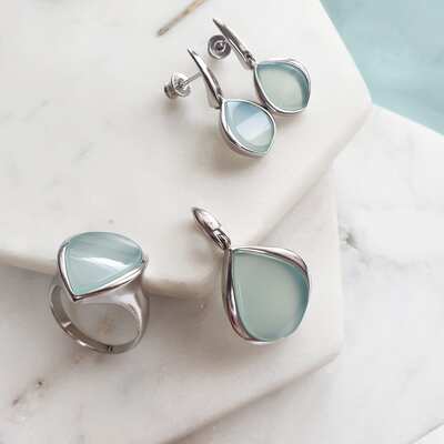 Wholesaler of jewelry and accessories - Dangle earrings with natural aqua tinted agate, rhodium silver 925/1000