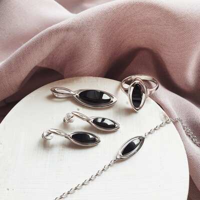 Grossiste de bijoux et d'accessoires - Bracelet avec agate noire teintée navette, argent rhodié 925/1000, longueur 17+3 cm