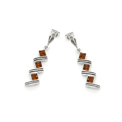 Grossiste de bijoux et d'accessoires - Boucles d'oreilles pendantes avec ambre cognac naturel, en argent rhodié 925/1000