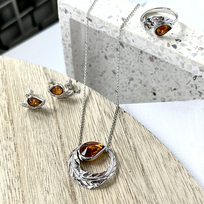 Wholesaler of jewelry and accessories - Necklace with cognac amber, in rhodium silver 925/1000, length 46 + 5 cm