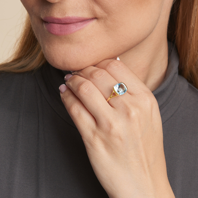 Wholesaler of jewelry and accessories - Ring with natural blue topaz, in 750/1000 gold